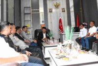 Kepala Kepolisian Resor (Kapolres) Aceh Timur, Polda Aceh, AKBP Irwan Kurniadi, S.I.K., saat silaturahmi dengan Ketua Dewan Perwakilan Rakyat Kabupaten (DPRK) Aceh Timur, Rabu siang, (30/04/2025).