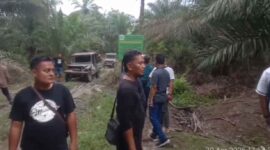 Mediasi dan monitoring Polres Simalungun terhadap penutupan jalur jalan di Huta V Pondok 2 Buttu Bayu, Kecamatan Hatonduhan, Kabupaten Simalungun, pada Rabu (30/4/2025) pukul 16.30 WIB.
