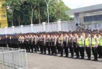 Kepolisian Resor Malang, Polda Jawa Timur, menggelar apel pengamanan menjelang laga amal Charity Match antara Arema FC melawan Arema All Stars di Stadion Kanjuruhan, Kabupaten Malang, Kamis (8/5/2025).