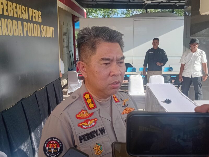 Kepala Bidang Humas Polda Sumut Kombes Pol Ferry Walintukan saat diwawancarai terkait pengamanan aksi buruh May Day di Ditresnarkoba Polda Sumatera Utara, Kamis.(01/05/2025).