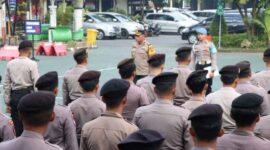 Polres Malang Siagakan Ratusan Personel untuk Amankan May Day dalam rangka peringatan Hari Buruh Internasional atau May Day, Kamis (1/5/2025)
