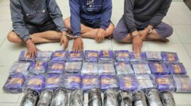Tiga orang pelaku diamankan berikut barang bukti sabu seberat 30 kilogram serta 20 bungkus liquid vape yang diduga mengandung narkotika oleh Polda Sumut, pada Sabtu, (26/04/2015)