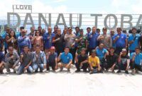 Kapolres Simalungun AKBP Marganda Aritonang berfoto bersama DPC FTIA KSBSI Kabupaten Simalungun dalam perayaan Hari Buruh Internasional (May Day) 2025 yang di digelar pada Kamis (01/05/2025).