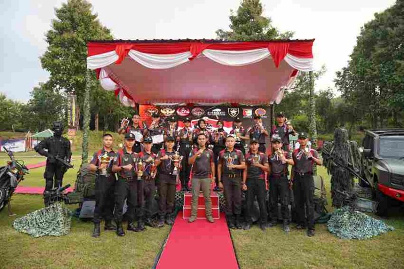 Para Taruna Akpol foto bersama usai Kejuaraan digelar di Lapangan Tembak Grup 2 Kopassus, Kandang Menjangan, Surakarta, pada 3-4 Mei 2025.