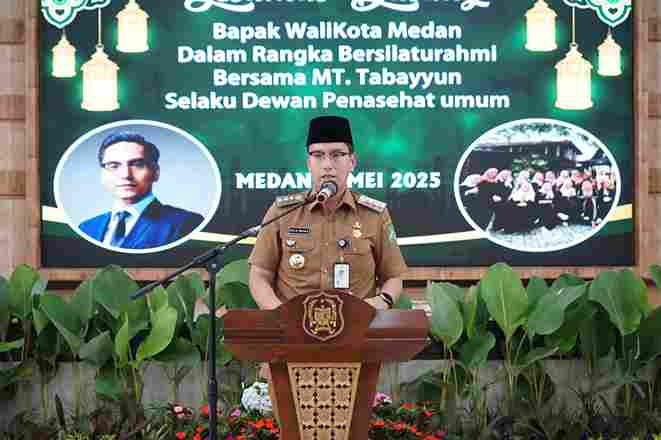 Rico Waas saat menghadiri halal bi halal dan silaturahmi Majelis Taklim Tabayyun di Gedung PKK Kota Medan, Senin (5/5/2025).