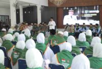 Bupati Asahan, Taufik Zainal Abidin Siregar, S.Sos., M.Si saat menutup pelaksanaan Manasik Haji, Kamis, (08/05/2025) di pendopo Rumah Dinas Bupati Asahan