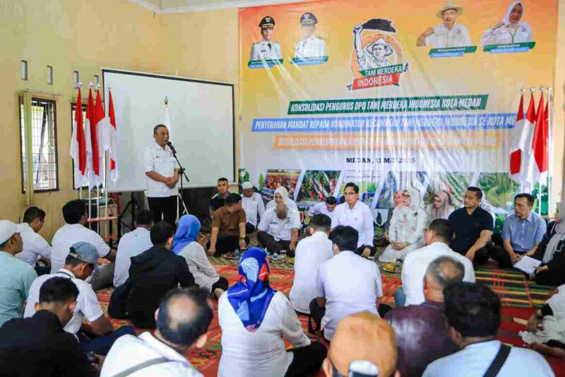 Rico Waas pada kegiatan yang digelar DPD Tani Merdeka Indonesia Kota Medan sekaligus  Konsolidasi Pengurus dan Sosialisasi Pembentukan Koperasi Merah Putih di Aula Kantor UPT Penyuluhan Dinas Ketahanan Pangan, Pertanian dan Perikanan Kota Medan, Jalan Keramat Indah, Medan Denai, Minggu (11/5/2025).