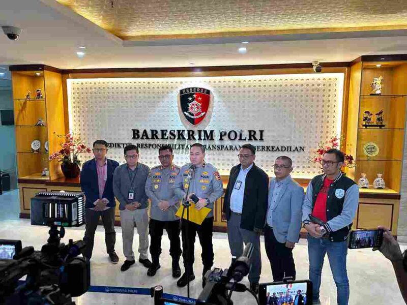 Kepala Biro Penerangan Masyarakat (Karopenmas) Divisi Humas Polri, Brigjen Pol Trunoyudo Wisnu Andiko, dalam doorstop yang digelar pada Minggu malam (11/5).