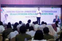 Rico Waas saat melaunching Program Perlindungan Jaminan Sosial BPJS Ketenagakerjaan melalui Kepala Lingkungan di Wilayah Kota Medan di Hotel Grand Kanaya, Jalan Darussalam Medan, Rabu (14/5/2025).