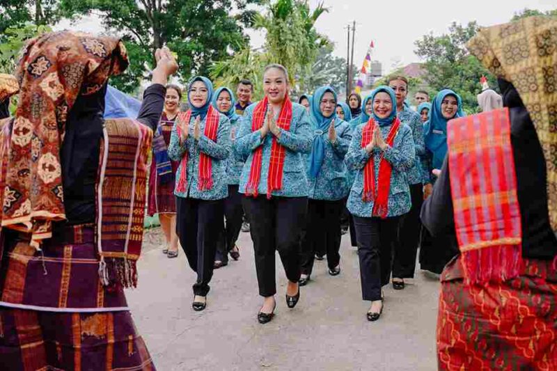 Ketua TP PKK Kota Medan, Airin Rico Tri Putra Bayu Waas, mengunjungi Kelurahan Sempakata, Kecamatan Medan Selayang, pada Jumat, 16 Mei 2025.