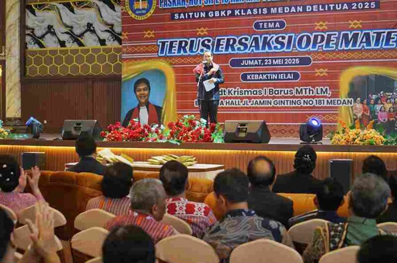 Wali Kota Medan menghadiri perayaan Paskah dan HUT Saitun GBKP Klasis Medan Delitua di Bernada Hall, Jalan Jamin Ginting. Jum'at, (23/05/2025).
