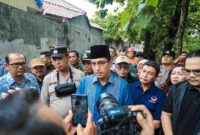 Wali Kota Medan, Rico Tri Putra Bayu Waas, usai menemui orang tua korban anak hanyut di Sungai Deli, Kelurahan Karang Berombak, Kecamatan Medan Barat, Minggu (25/5/25).