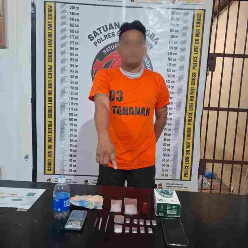 pengedar narkoba bernama Beni Rajagukguk, 34 tahun, di Kampung Tengah, Tangga Batu, Kecamatan Hatonduhan, pada Kamis, (22/52025). 