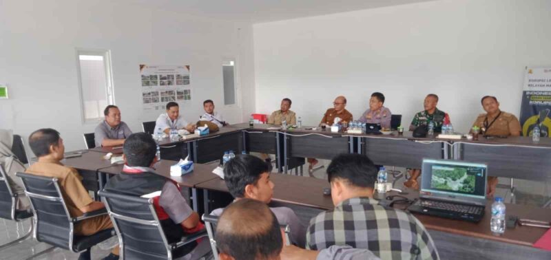 rapat koordinasi terkait pembebasan lahan jalan nasional yang menimbulkan penolakan dari sebagian warga. Senin, (26/05/2025)