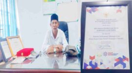 Camat Peureulak Timur, T. Taharuddin, S.P., saat ditemui di ruangan kantor Kecamatan Peureulak Timur, di Jalan Seuneubok, Kabupaten Aceh Timur,  Rabu dini hari, (30/04/ 2025).