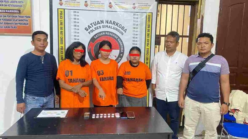 Unit Reskrim Polsek Tanah Jawa menangkap tiga orang tersangka dalam kasus peredaran sabu di wilayah hukumnya, Selasa (6/5/2025) pukul 05.00 WIB.