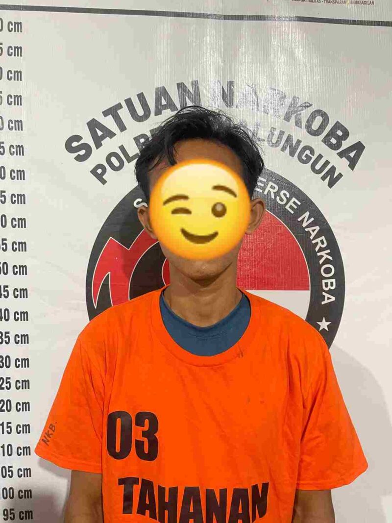 Satuan Reserse Narkoba Polres Simalungun menangkap seorang pengedar sabu di wilayah hukum Polsek Bosar Maligas pada Sabtu, 3 Mei 2025
