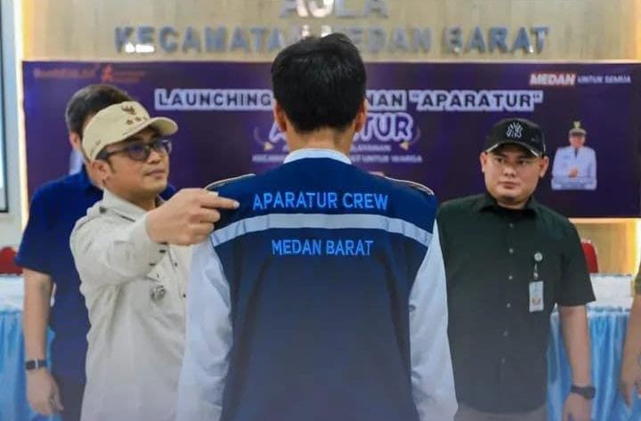 Pemerintah Kota (Pemko) Medan melalui Kecamatan Medan Barat meluncurkan program inovatif APARATUR (Antar Jemput Pelayanan Kecamatan Medan Barat Untuk Warga), Kamis (1/5/2025).
