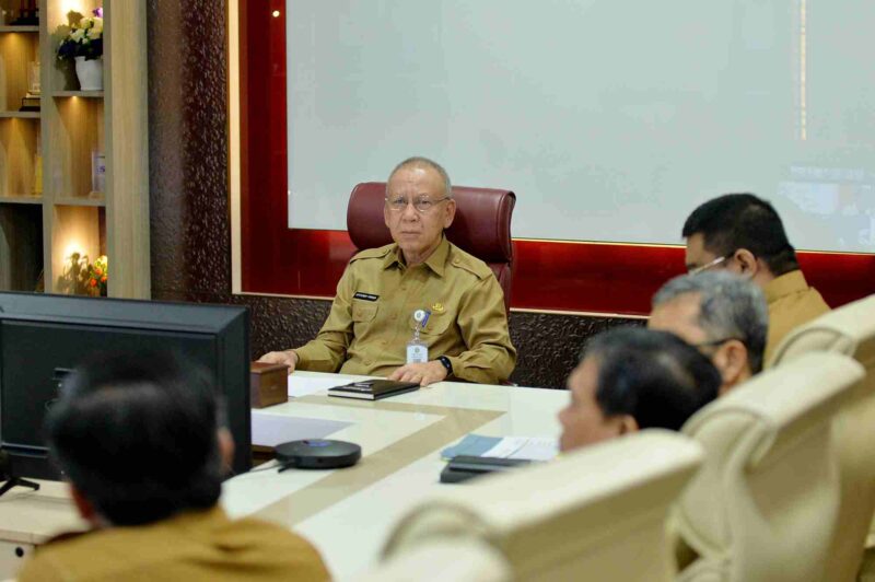 Penjabat (Pj) Sekretaris Daerah Provinsi (Sekdaprov) Sumut M Armand Effendy Pohan usai mengikuti secara virtual Rakor Pengendalian Inflasi 2025, dari Kantor Gubernur Sumut, Jalan Diponegoro Nomor 30, Medan. Senin, (19/05/2025).