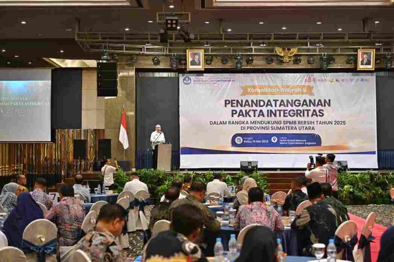 Konsolidasi Wilayah dan Penandatanganan Pakta Integritas dalam rangka mendukung Sistem Penerimaan Murid Baru (SPMB) Bersih Tahun 2025 Provinsi Sumatera Utara di Hotel Grand Mercure Jalan Sutomo Nomor 1 Medan, Rabu (14/5/2025).(Dok. Diskominfo Sumut/M.Harahap)