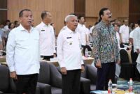 Wakil Gubernur Sumut Surya menghadiri Rakor Penanganan Infrastruktur Jalan dan Jembatan di Provinsi Sumut yang diselenggarakan oleh Balai Besar Pelaksanaan Jalan Nasional Sumut di Aula Inna  Hotel Grand Inna, Jalan Balai Kota, Medan, Rabu (14/5/2025). (Foto : Diskominfo Provsu / Imam Syahputra).