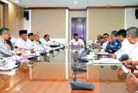 Gubernur Sumut, Bobby Nasution, memimpin Rakor Produksi dan Hilirisasi Komoditas Jeruk di Kantor Gubernur Sumut pada Rabu (21/5).