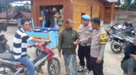 Tiga pria berinisial ARS (38), DHBN (37), dan JHM (53) diamankan polisi karena melakukan pungutan liar (pungli) di Kelurahan Pasar Sipagimbar, Kecamatan SD Hole, Tapanuli Selatan. Jumat (2/5/2025)