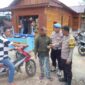 Tiga pria berinisial ARS (38), DHBN (37), dan JHM (53) diamankan polisi karena melakukan pungutan liar (pungli) di Kelurahan Pasar Sipagimbar, Kecamatan SD Hole, Tapanuli Selatan. Jumat (2/5/2025)