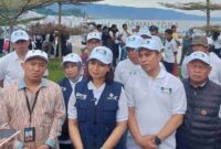 Wakil Menteri Pariwisata Republik Indonesia, Ni Luh Enik Ermawati eresmikan Gerakan Wisata Bersih di kawasan wisata Pantai Bebas, Parapat, Kecamatan Girsang Sipangan Bolon, Kabupaten Simalungun pada Senin (05/05/2025)