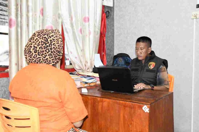 pelaku penipuan Agen BRILink, seorang ibu rumah tangga (IRT) berinisial TI (35) warga Desa Tanah Anou, Kecamatan Idi Rayeuk, Kabupaten Aceh Timur. Rabu, (07/05/2025)