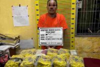 TF (47), warga asal Aceh yang ditangkap oleh Tim Direktorat Reserse Narkoba Poldasu dan menyita 39 kilogram sabu siap edar, mesin vacuum press, ratusan bungkus kopi kosong, serta beberapa alat komunikasi.(28/04/2025).