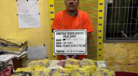 TF (47), warga asal Aceh yang ditangkap oleh Tim Direktorat Reserse Narkoba Poldasu dan menyita 39 kilogram sabu siap edar, mesin vacuum press, ratusan bungkus kopi kosong, serta beberapa alat komunikasi.(28/04/2025).