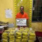 TF (47), warga asal Aceh yang ditangkap oleh Tim Direktorat Reserse Narkoba Poldasu dan menyita 39 kilogram sabu siap edar, mesin vacuum press, ratusan bungkus kopi kosong, serta beberapa alat komunikasi.(28/04/2025).