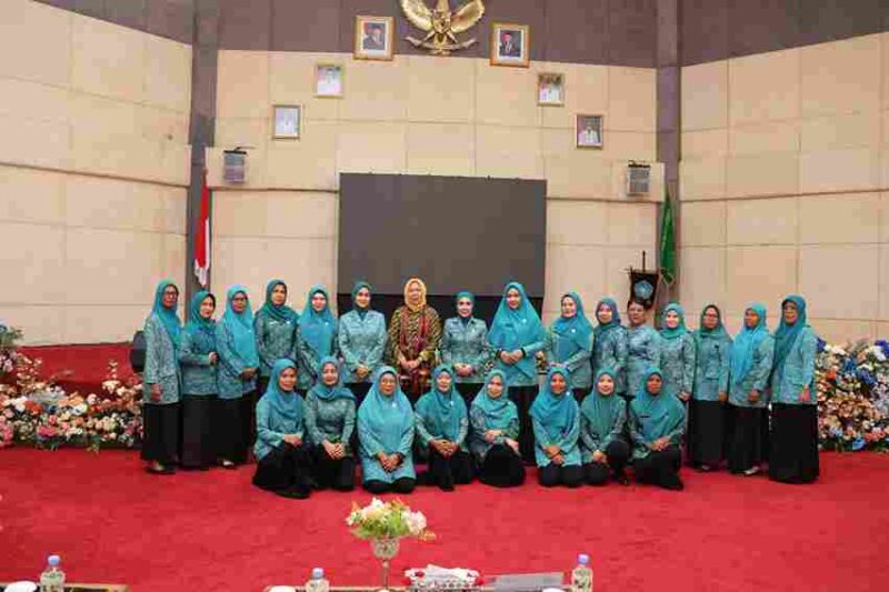 Ketua Tim Penggerak PKK Kabupaten Tapanuli Selatan, Ny. Murni Gus Irawan, menerima kunjungan Tim Supervisi Provinsi Sumatera Utara dalam kegiatan Supervisi Desa Percontohan Tahun 2025 di Gedung Serbaguna, Komplek Perkantoran Pemkab Tapsel, Sipirok, Selasa (6/5/2025).