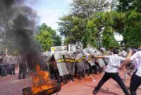 Polres Langkat menggelar peragaan Dalmas di Lapangan Jananuraga, Rabu pagi, (30/04/2025)