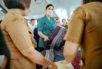 Kahiyang Ayu saat melakukan kegiatan supervisi ke TP PKK Dairi. Selasa (3/6), di Gedung Balai Budaya Kabupaten Dairi.