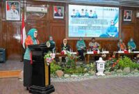 Staff Ahli I TP PKK Sumut Titiek Sugiharti menghadiri Advokasi dan Sosialisasi Imunisasi Nasional Untuk Penurunan Angka Anak Dengan Zero Dose yang dibuka secara langsung oleh Staff Ahli Bidang Penguatan Ketahanan Keluarga TP PKK Pusat Yane Ardian Bima Arya di Aula Kantor Walikota Binjai, Jalan Sudirman, Kota Binjai, Kamis (26/6/2025).