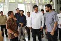 Muhammad Bobby Afif Nasution bersama Bupati Tapanuli Tengah  Masinton Pasaribu bertemu dengan Gubernur Aceh Muzakir Manaf di Pendopo Rumah Dinas Gubernur Aceh, Jalan Sultan Mahmudsyah, Kota Banda Aceh, Rabu (4/6/2025).