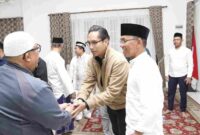 Wali Kota Medan, Rico Tri Putra Bayu Waas, menyampaikan ucapan bela sungkawa dan rasa duka yang mendalam atas wafatnya almarhumah Rosyida Wahyuni, kakak kandung dari Wakil Wali Kota Medan, H. Zakiyuddin Harahap. Almarhumah wafat pada Jumat (30/5/2025)