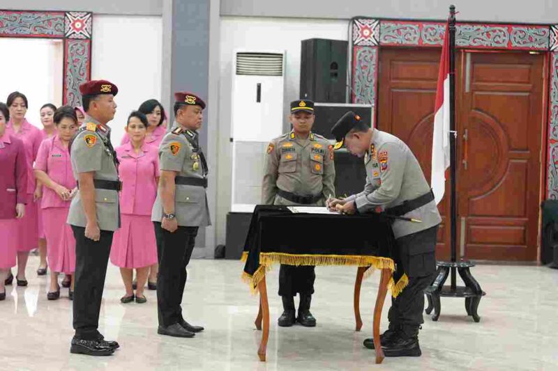 Kapolda Sumatera Utara, Irjen Pol. Whisnu Hermawan Februanto, S.I.K., M.H., melaksanakan upacara serah terima jabatan Direktur Reserse Kriminal Umum (Dirreskrimum) Polda Sumut, Senin (02/06/2025), pagi.