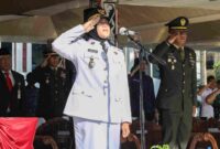Wakil Wali Kota Pematangsiantar, Herlina, saat bertindak sebagai Inspektur Upacara Pada Peringatan Hari Lahir Pancasila Tahun 2025 di Lapangan Adam Malik, Kota Pematangsiantar. Senin, (02/06/2025)
