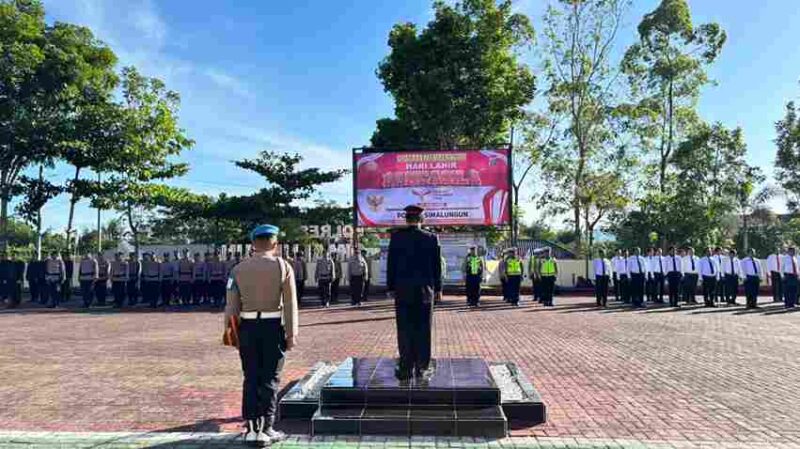 Polres Simalungun menggelar upacara khidmat memperingati Hari Lahir Pancasila pada Senin, 2 Juni 2025, di Lapangan Apel Mako Polres Simalungun Jalan Jon Horailam Saragih No 110 Pematang Raya Kabupaten Simalungun.