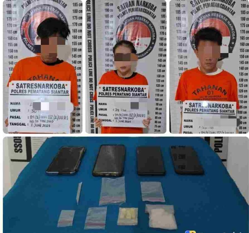 TN alias A (24), DS alias D (22), dan AW (30), yang merupakan warga Huta Hahean 1, Desa Kahean, Kecamatan Dolok Batu Nanggar, Kabupaten Simalungun ditangkap tim Polres Pematangsiantar atas kepemilikan Narkotika jenis sabu dan ekstasi. Minggu, (01/06/2025). 