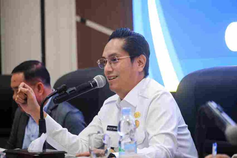 Rico Waas pada pertemuan seminar proposal kajian studi kelayakan pendirian sekolah unggul jenjang SD dan SMP di Kota Medan di ruang rapat III, Kantor Wali Kota Medan, Rabu (4/6/25).