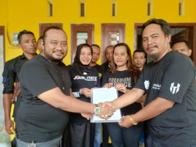 Foto : Penyerahan SK pengurus KJJT Malang Raya, Jawa Timur. 