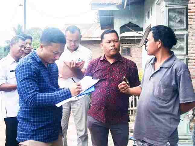 Tim penyidik dari Tipikor Polres Simalungun dan Inspektorat Kabupaten Simalungun melaksanakan pemeriksaan lapangan dan mendengar keterangan warga pada Rabu (4/6/2025). 