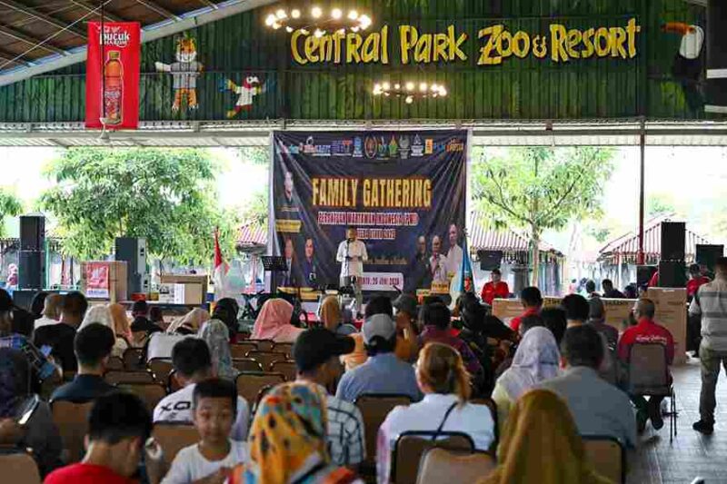 Pelaksana Tugas (Plt) Kepala Dinas Komunikasi dan Informatika Provinsi Sumatera Utara (Sumut) Porman  Mahulae menghadiri Family Gathering Persatuan Wartawan Indonesia (PWI) Sumut Tahun 2025 di Central Park Zoo & Resort Jalan Jamin Ginting, Pancurbatu, Deliserdang, Kamis (26/6/2025).