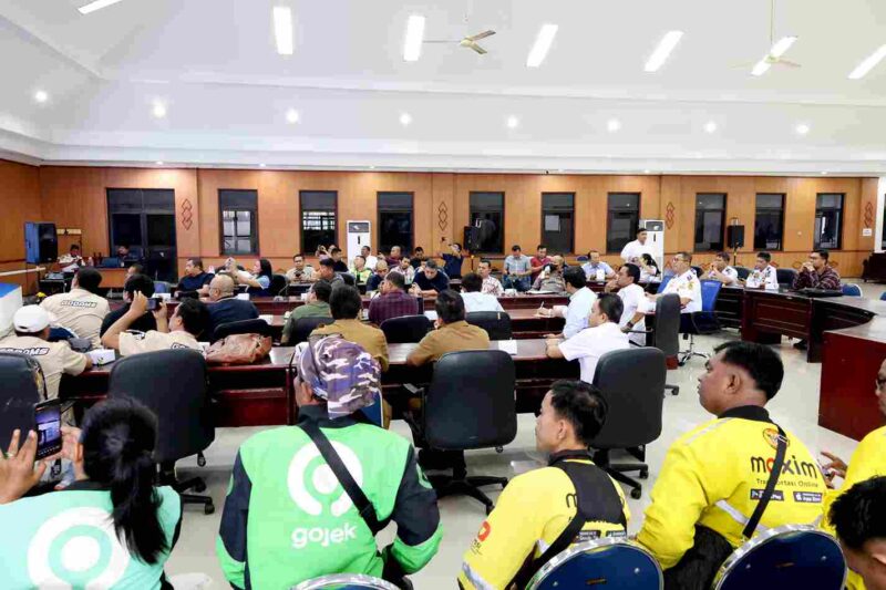 Rakor regulasi mengatur operasional ojek online. Kamis, (5/6). 