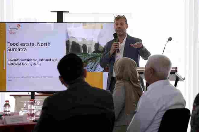 pertemuan Ketua Dewan Energi Nasional (DEN) Luhut Binsar Pandjaitan dengan delegasi Netherlands Economic Mission. Pertemuan berlangsung di Taman Sains Teknologi Herbal dan Hortikultura (TSTH2) Desa Aek Nauli, Kecamatan Pollung, Kabupaten Humbang Hasundutan (Humbahas), Rabu (18/6/2025).