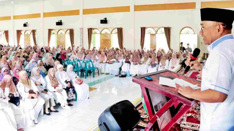 Bupati Simalungun, Dr H Anton Achmad Saragih saat menyampaikan pidato di Pengajian akbar se-Kecamatan Siantar Tahun 2025 yang dilaksanakan oleh Pengajian Akbar Nagori Pematang Simalungun itu berlangsung di Gedung MUI Simalungun, Jln Asahan Kecamatan Siantar, Minggu (29/06/2025).